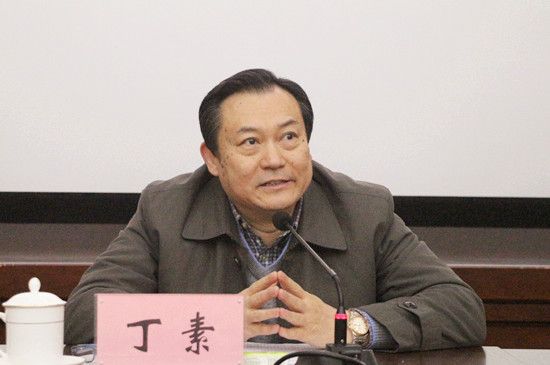 党的十八届六中全会精神宣讲报告会在我校举行